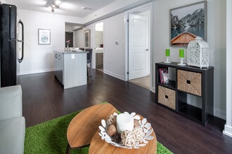 One32 in Toronto, ON - Building Photo - Interior Photo