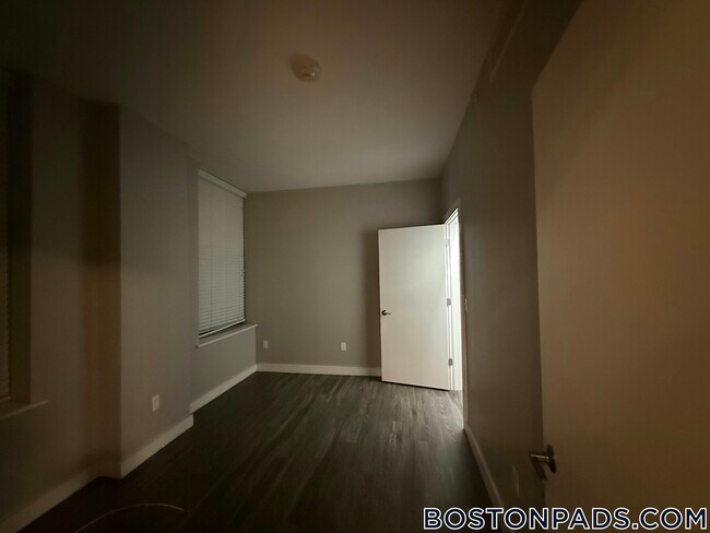 23 Central Ave, Unit 406 in Lynn, MA - Foto de edificio - Building Photo