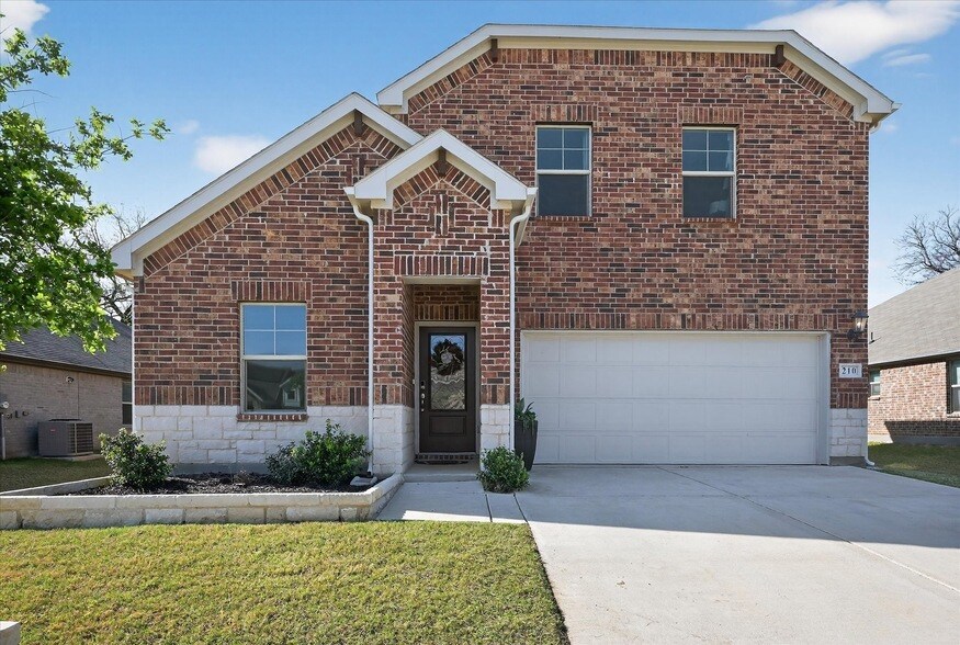 210 Briarwood Ln in Lake Dallas, TX - Building Photo