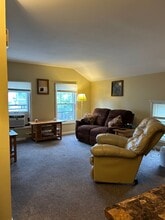 35 Lawrence St in Oswego, NY - Building Photo - Building Photo