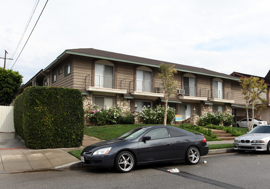 Majestic Prairie in Northridge, CA - Building Photo