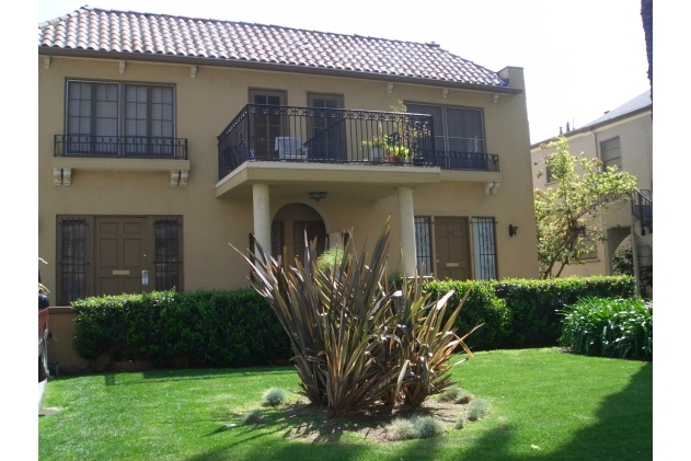 514-524 1/2 N Heliotrope Dr in Los Angeles, CA - Building Photo