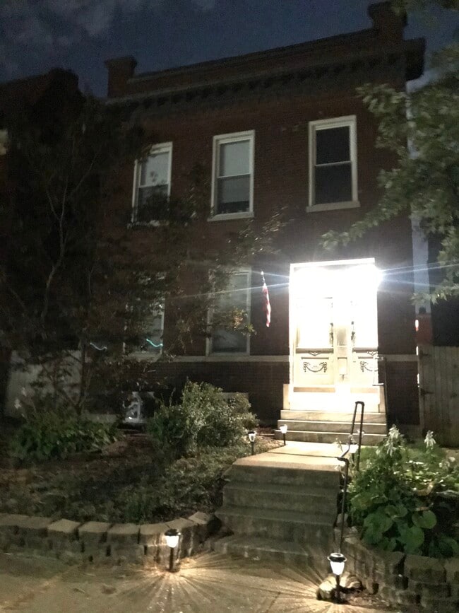 3632 Wyoming St, Unit 2 in St. Louis, MO - Foto de edificio - Building Photo