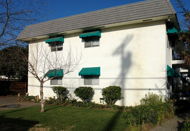 314 N Cloverdale Blvd in Cloverdale, CA - Foto de edificio - Building Photo