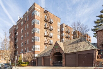 11202-11232 75th Rd, Forest Hls in Forest Hills, NY - Building Photo - Building Photo
