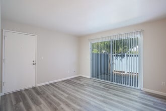 Bridge Bay Apartments in Newark, CA - Foto de edificio - Interior Photo