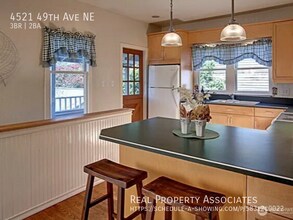 4521 49th Ave NE in Seattle, WA - Building Photo - Building Photo