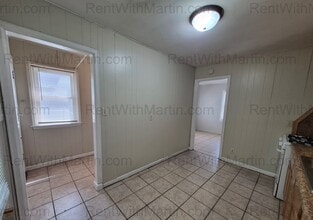1132 Ackermant St in Waterloo, IA - Building Photo - Building Photo