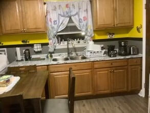 143 Boston Ave, Unit 2 in Stratford, CT - Foto de edificio - Building Photo