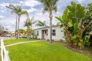 1475 Hornblend St in San Diego, CA - Building Photo