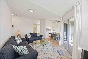 3607 E Bay Dr in Holmes Beach, FL - Building Photo