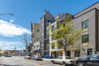 75 Kingsland Avenue in Brooklyn, NY - Foto de edificio - Building Photo