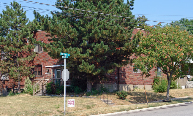 2500 Boudinot Ave in Cincinnati, OH - Foto de edificio - Building Photo