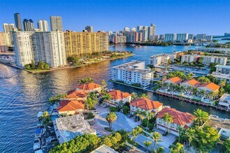 3942 NE 171 St in North Miami Beach, FL - Building Photo - Building Photo