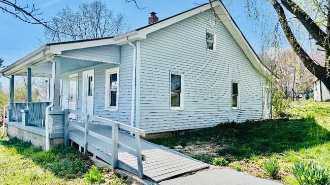 101 S Honeysuckle Ln in Glasgow, KY - Building Photo - Building Photo