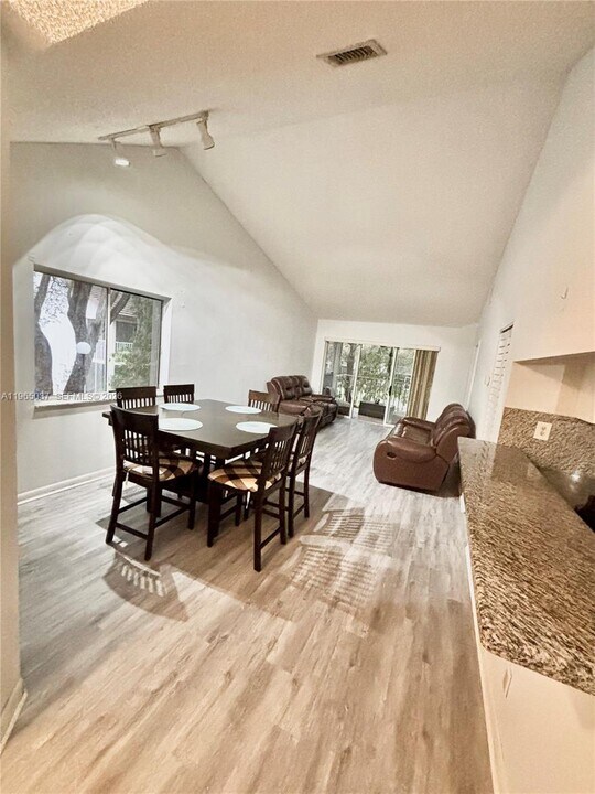 9081 SW 138th Pl in Miami, FL - Building Photo