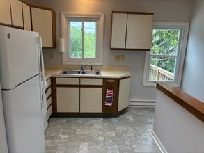 22 Bowhay Hill Rd in Branford, CT - Building Photo - Building Photo