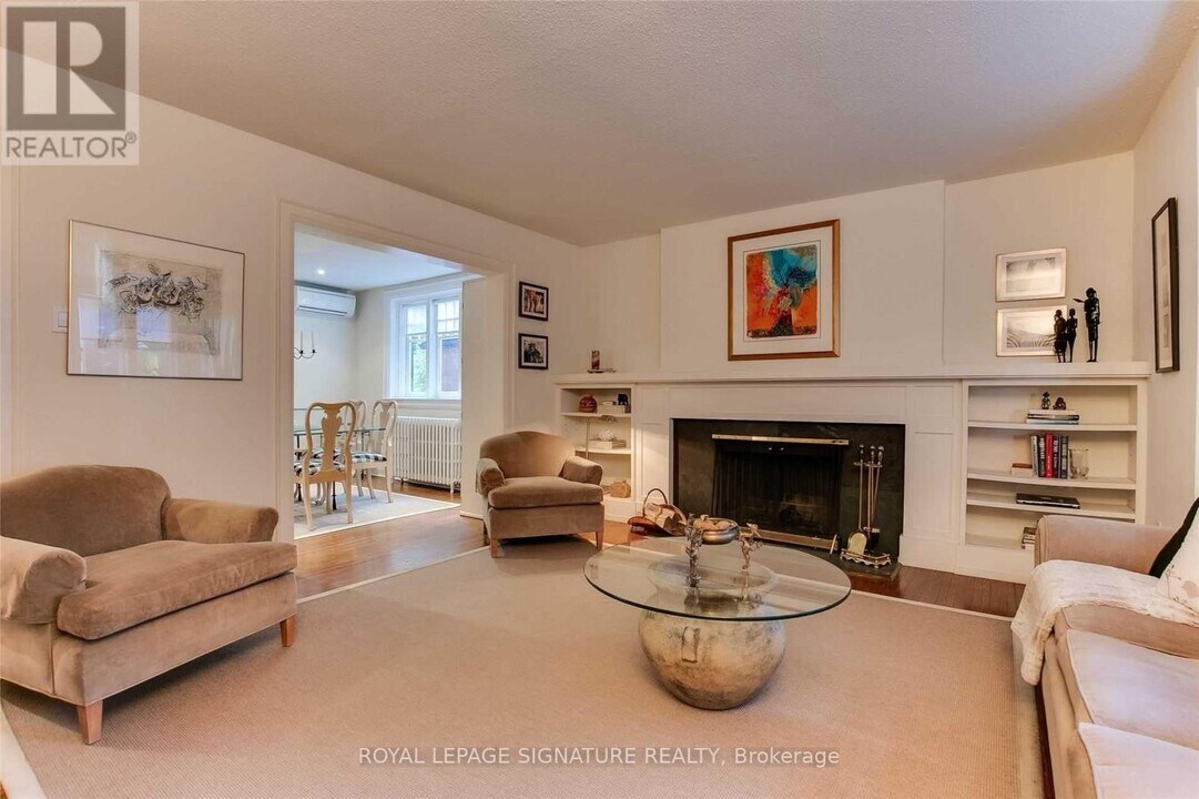 313 Lonsdale Rd in Toronto, ON - Building Photo