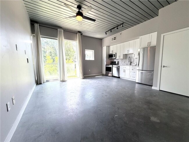 property at 620 Glen Iris Dr NE
