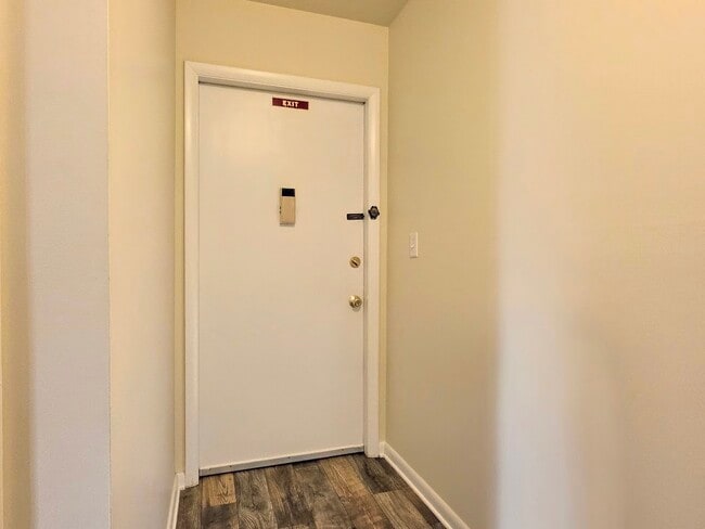 63 Terrace Ave, Unit 4 in Ephrata, PA - Foto de edificio - Building Photo