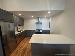 10 S Main St in Norwalk, CT - Building Photo - Building Photo