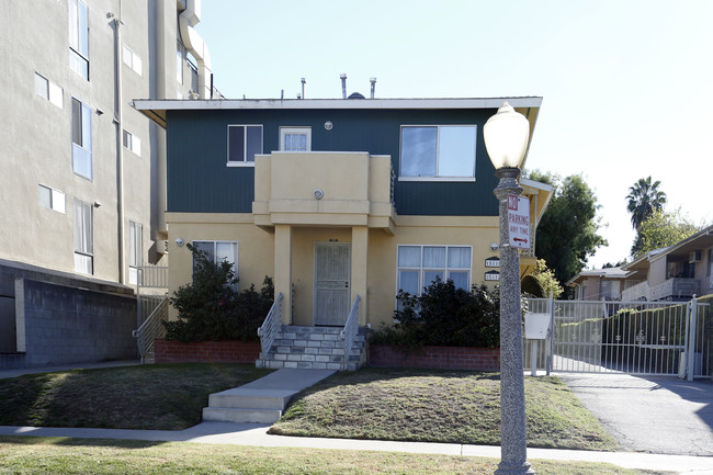 15110-15112 Dickens St in Sherman Oaks, CA - Building Photo - Primary Photo