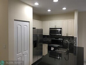 3118 Coral Ridge Dr in Coral Springs, FL - Building Photo - Building Photo