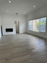 695 NE 80th St-Unit -1 in Miami, FL - Building Photo - Building Photo