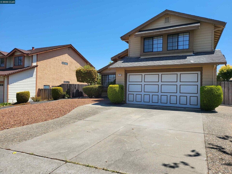 375 Turquoise Dr in Hercules, CA - Building Photo