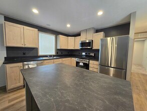 29752 Jamestown Dr in New Baltimore, MI - Building Photo - Building Photo