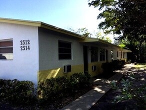 2312-14 Fillmore St in Hollywood, FL - Foto de edificio - Building Photo