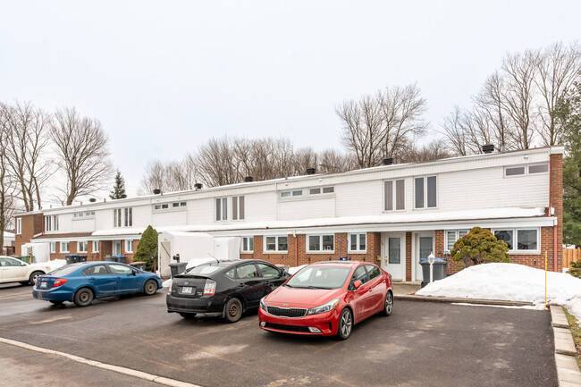 8 De La Châtelaine St in Lévis, QC - Building Photo - Building Photo