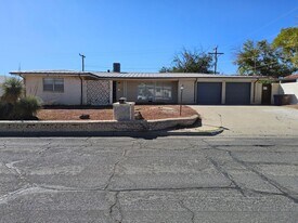 2535 Desert Dr in Las Cruces, NM - Building Photo