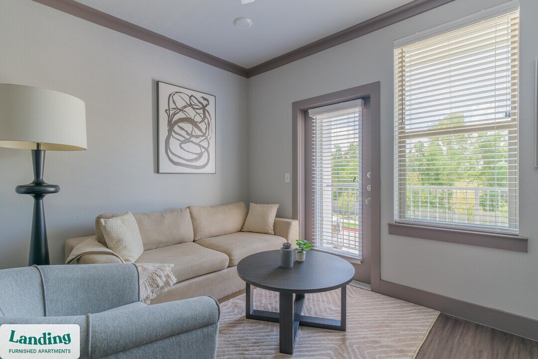 1445 S Egret Bay Blvd in League City, TX - Building Photo