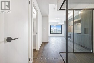 181-181 Sterling Rd in Toronto, ON - Building Photo - Building Photo