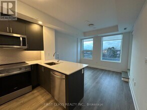 3240 William Coltson Ave in Oakville, ON - Building Photo - Building Photo