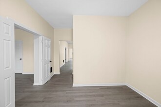 4935 Hummelsheim Ave in St. Louis, MO - Building Photo - Building Photo