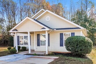 4703 Tumbleweed Ct in Charlotte, NC - Foto de edificio - Building Photo
