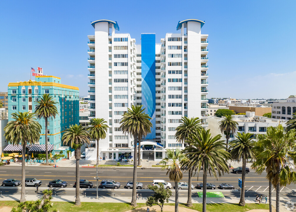 Pacific Plaza in Santa Monica, CA - Building Photo