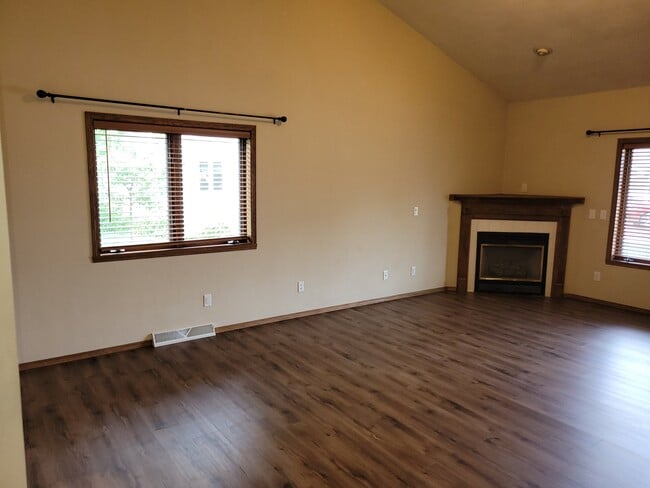 13 Century Ct in Appleton, WI - Building Photo - Building Photo