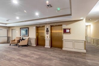 Towne Center at Englewood in Englewood, NJ - Foto de edificio - Interior Photo