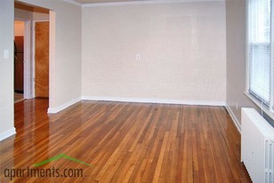 Woodbridge Apartments in Woodbridge, NJ - Building Photo - Interior Photo