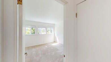 1821 Lincoln Ave-Unit -201 in San Rafael, CA - Foto de edificio - Building Photo