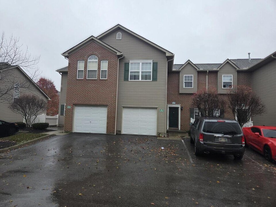 770 Mystic Pointe Dr in Lewis Center, OH - Building Photo