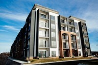 Building Photo - Waters Edge at Harbortown Apartments in Detroit, Michigan