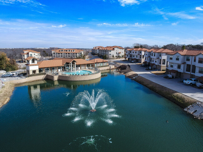 Carriage Homes on the Lake in Garland, TX - Building Photo - Building Photo