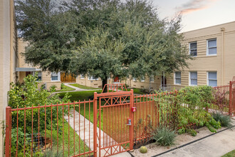 Prospect Street Apartments in Houston, TX - Foto de edificio - Building Photo