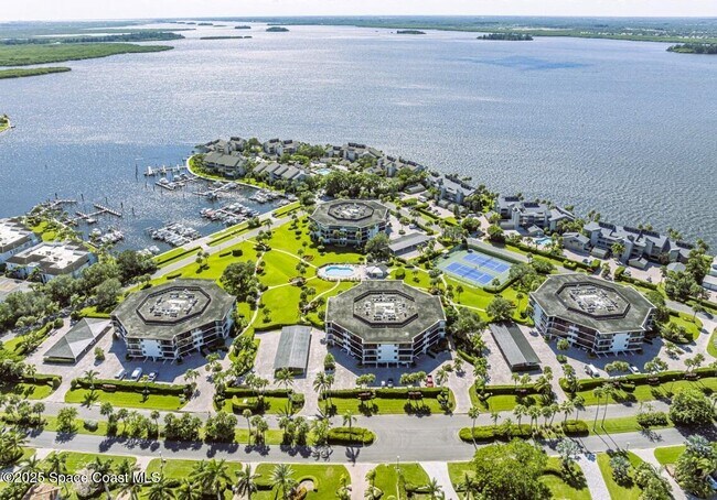 1821 Mooringline Dr in Vero Beach, FL - Building Photo - Building Photo