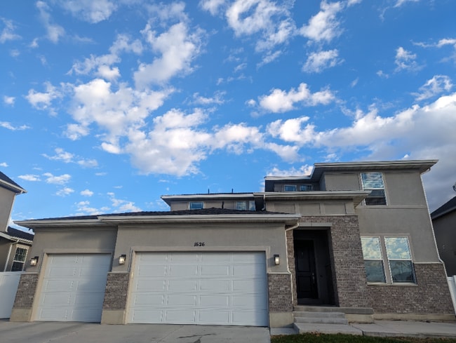property at 1626 W Maple Shade Ln