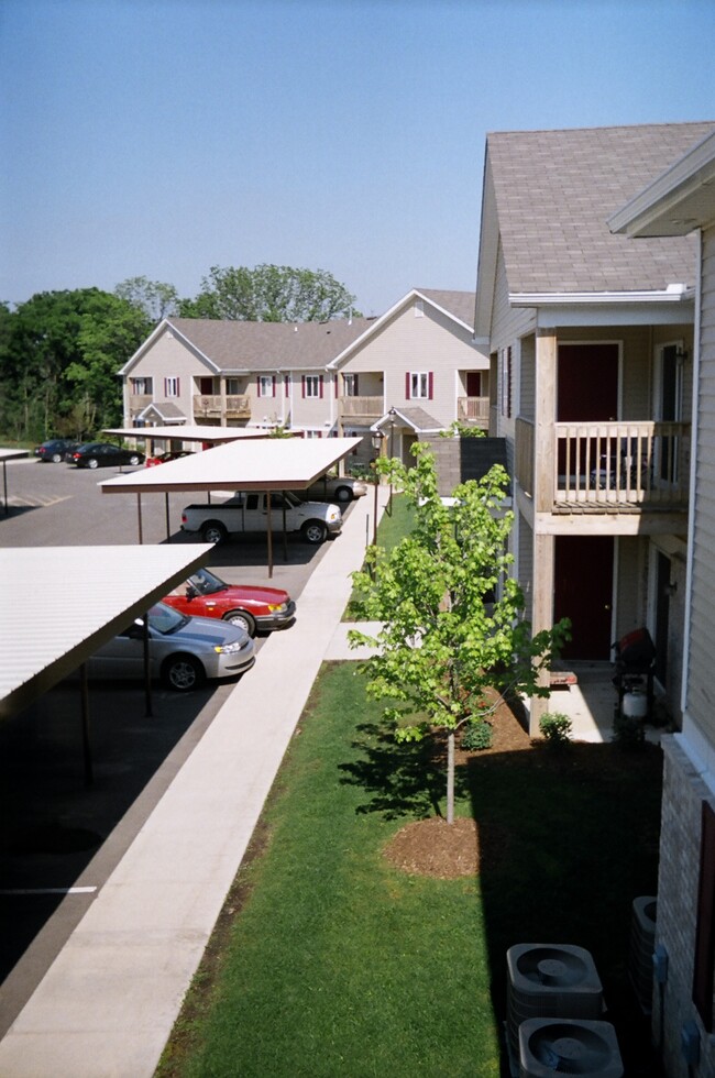 Whitmore Lake Apartments in Whitmore Lake, MI - Foto de edificio - Building Photo